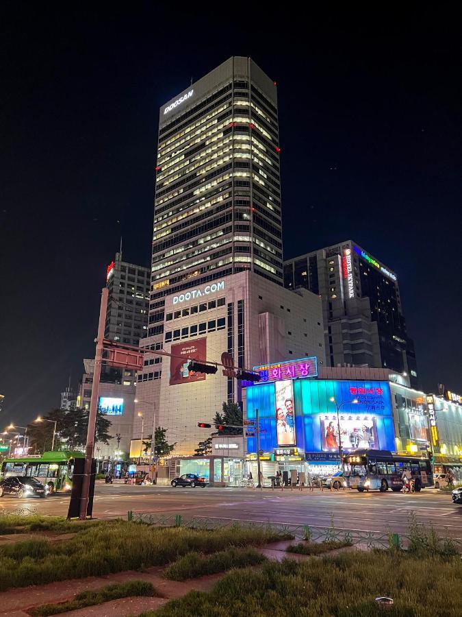 סיאול 24 Guesthouse Dongdaemun Market מראה חיצוני תמונה